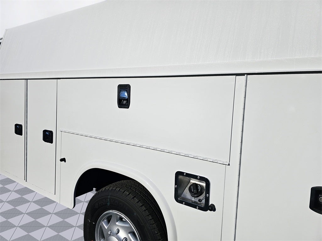 2025 Ford E-350 SD Base Cutaway