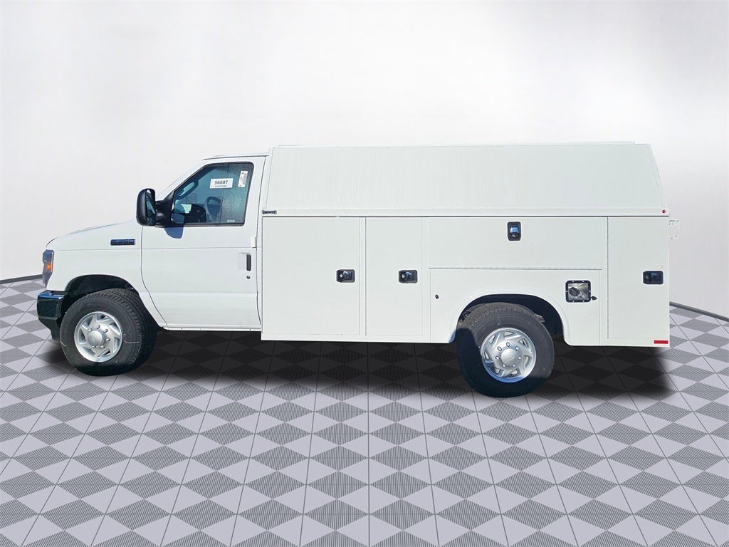 2025 Ford E-350 SD Base Cutaway