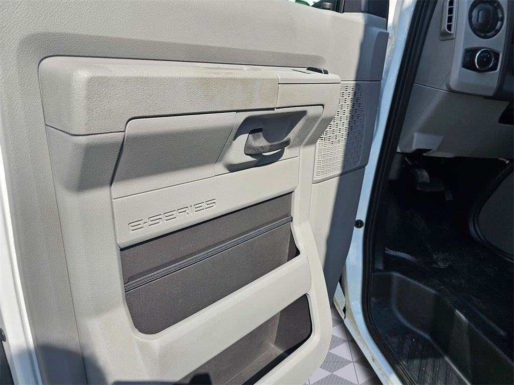 2026 Ford E-350 SD Base Cutaway