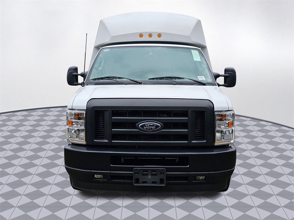 2024 Ford E-350 SD Base Cutaway