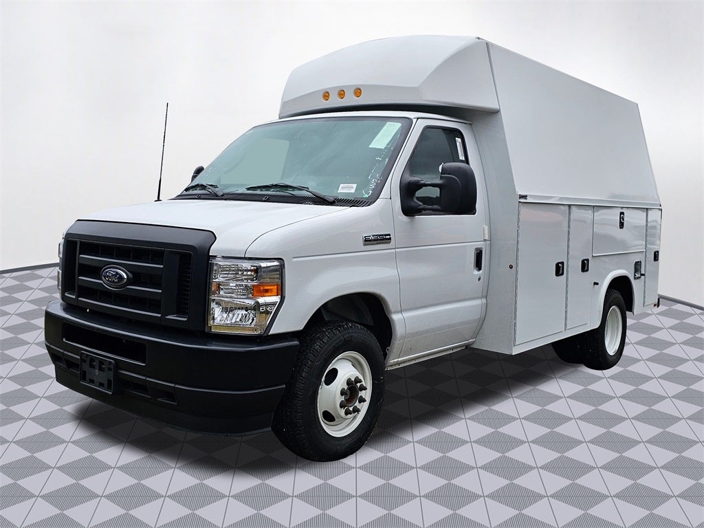 2024 Ford E-350 SD Base Cutaway