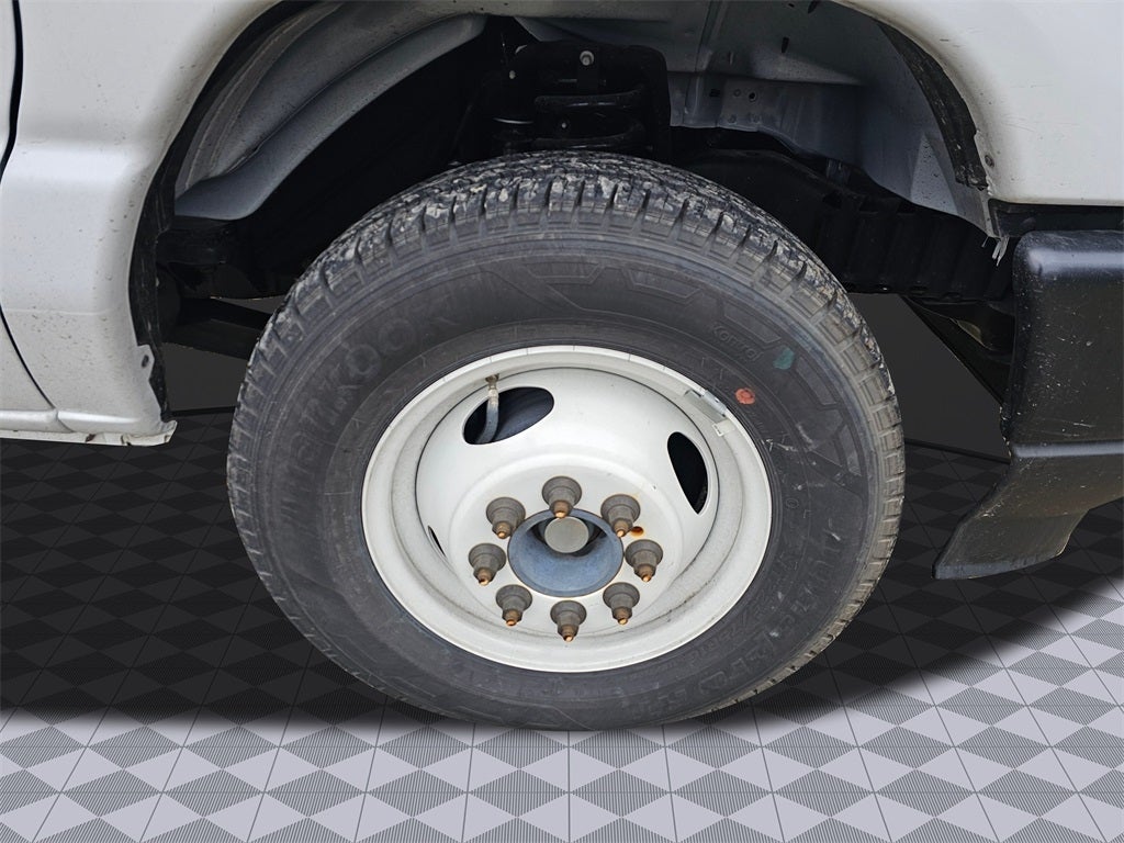 2024 Ford E-350 SD Base Cutaway