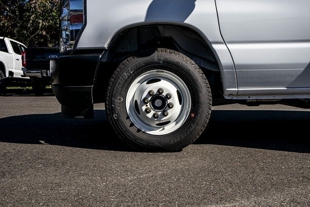 2024 Ford E-350 SD Base Cutaway