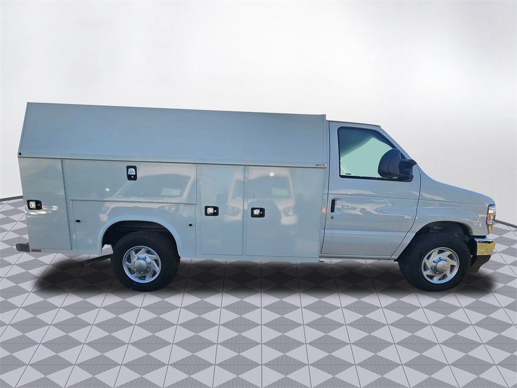 2025 Ford E-350 SD Base Cutaway