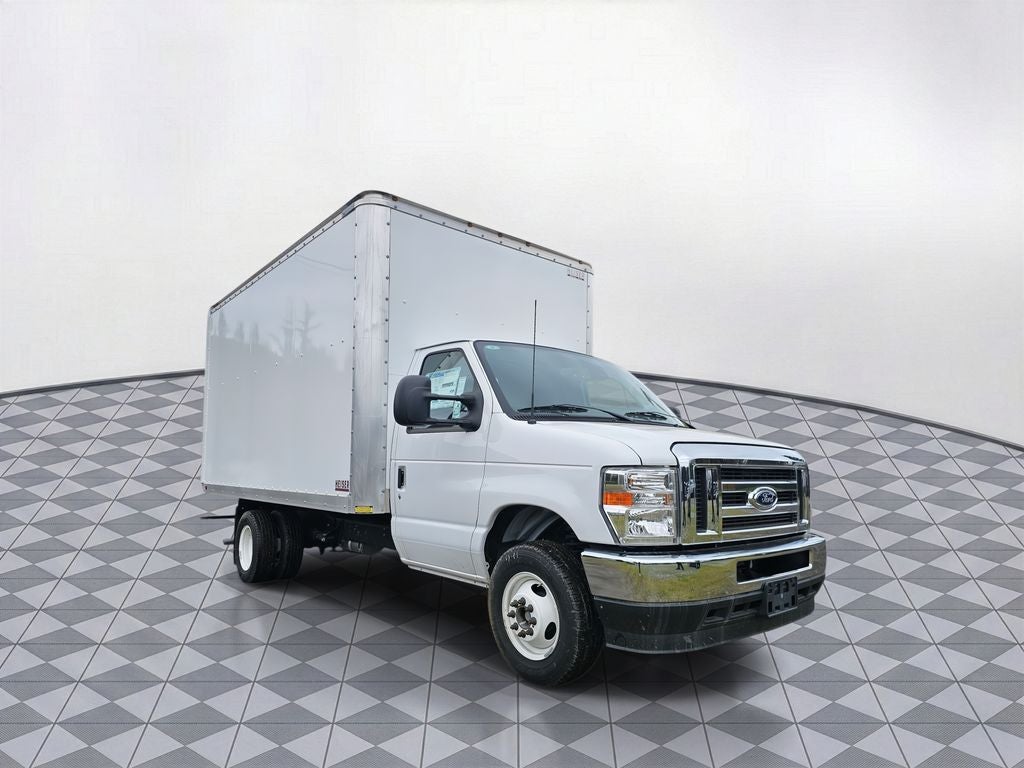 2025 Ford E-450 SD Base