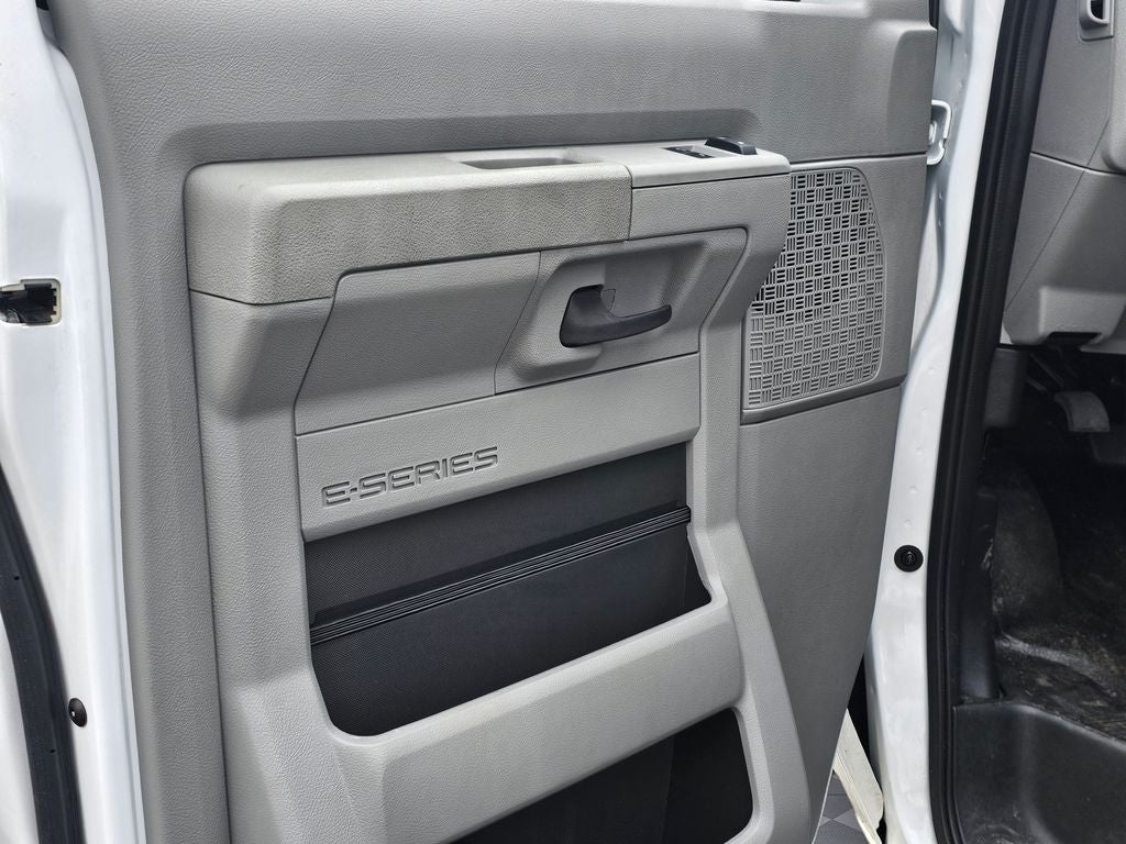 2025 Ford E-450 SD Base
