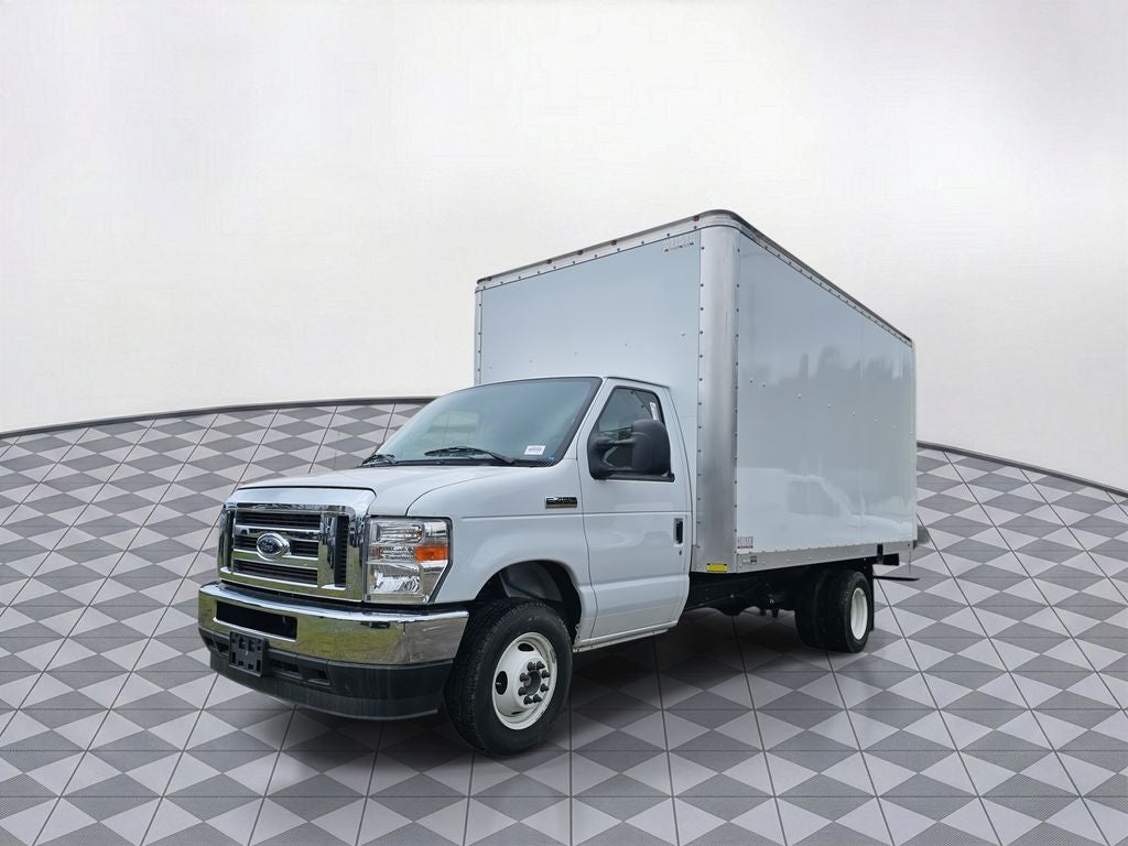 2025 Ford E-450 SD Base