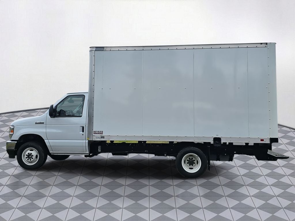 2025 Ford E-450 SD Base