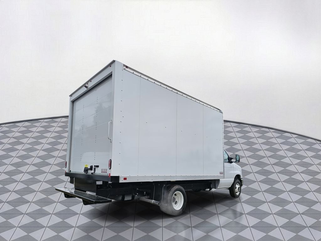 2025 Ford E-450 SD Base