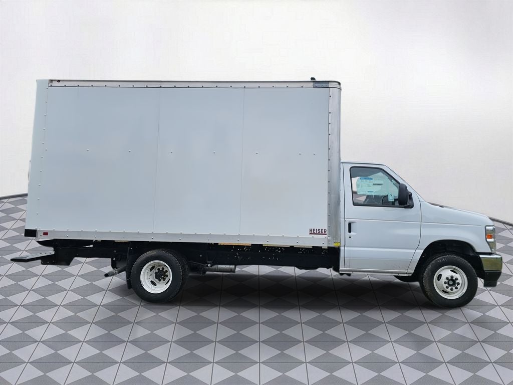 2025 Ford E-450 SD Base