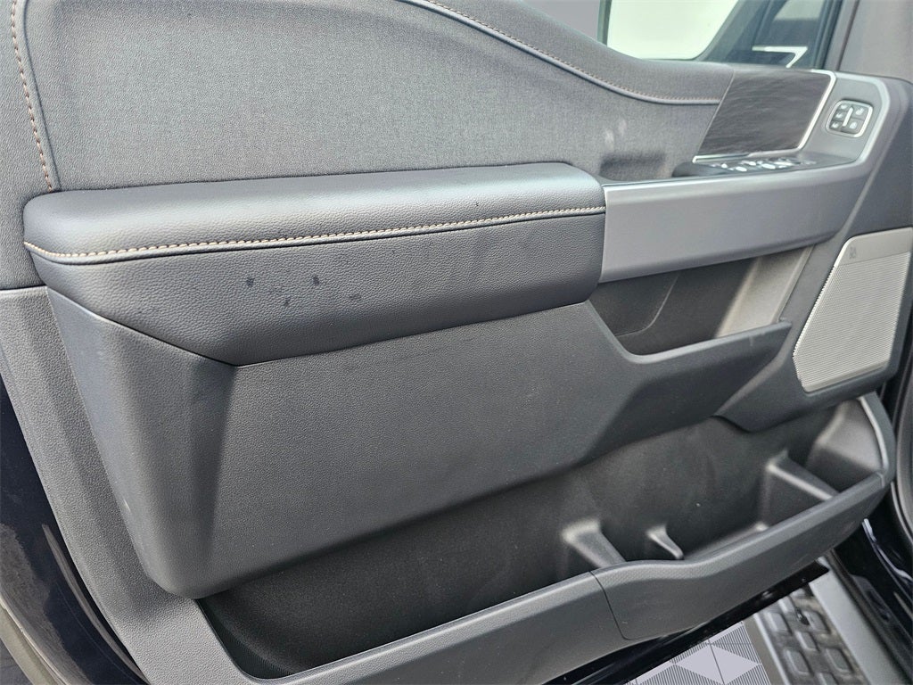 2025 Ford F-150 Lightning Lariat