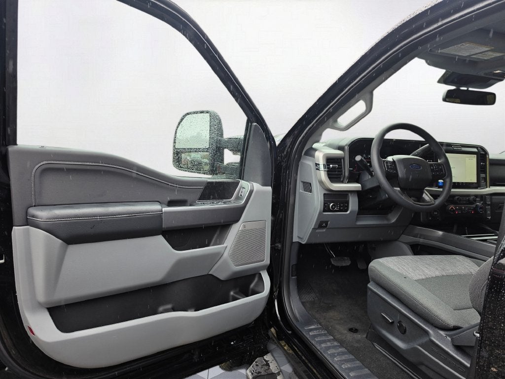 2027 Ford F-350 SD XLT