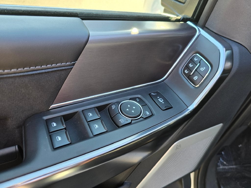 2027 Ford F-350 SD Platinum