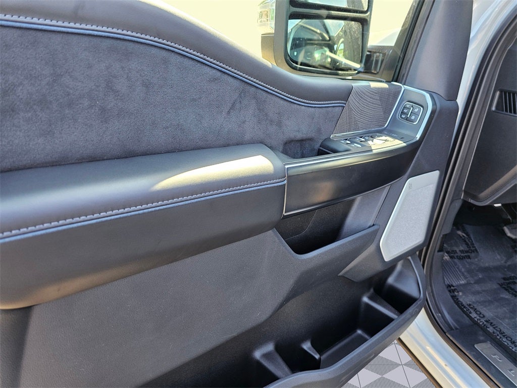 2025 Ford F-350 SD Platinum