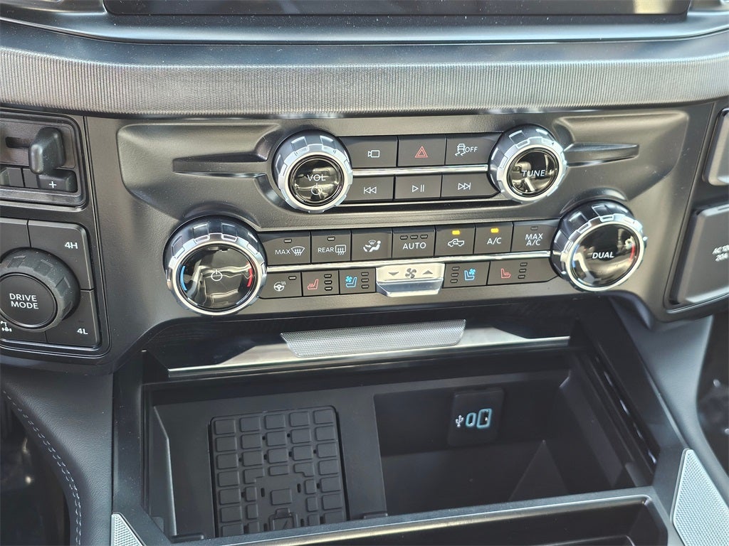 2025 Ford F-350 SD Platinum