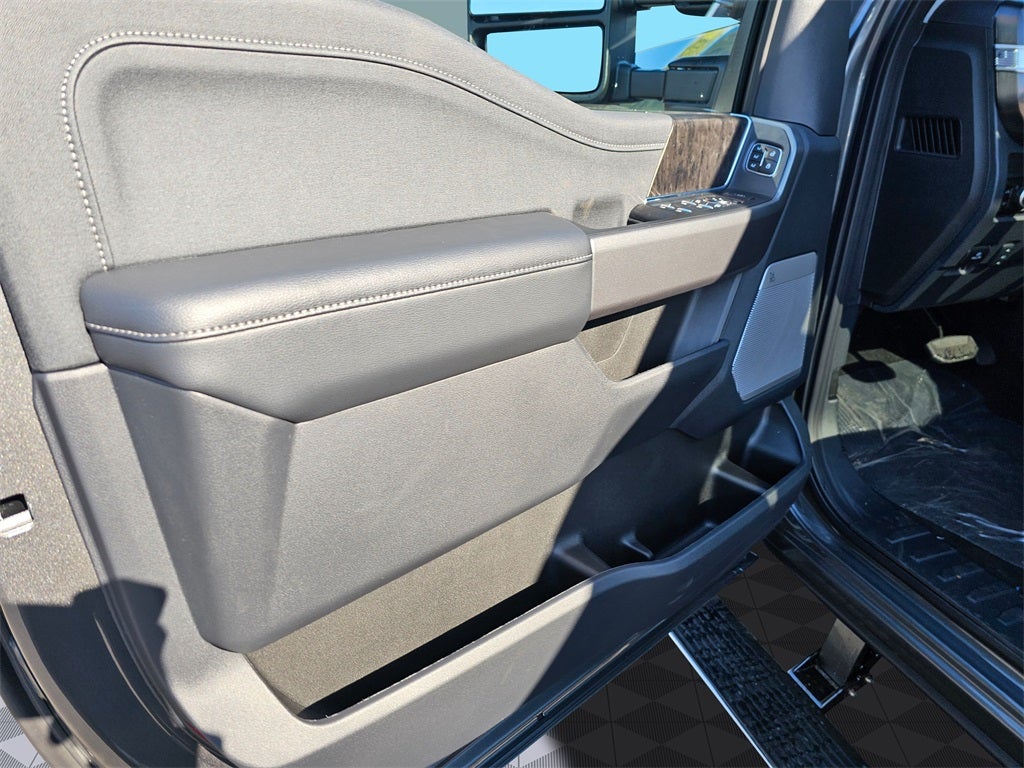 2026 Ford F-350 SD Lariat