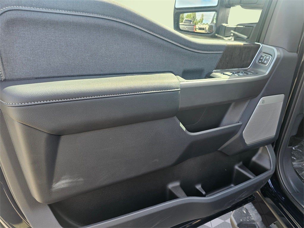 2025 Ford F-350 SD Lariat