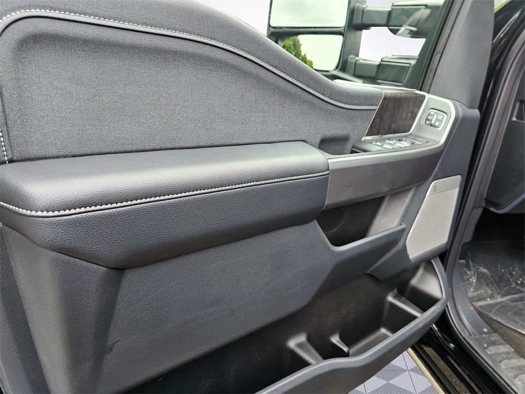 2025 Ford F-350 SD Lariat