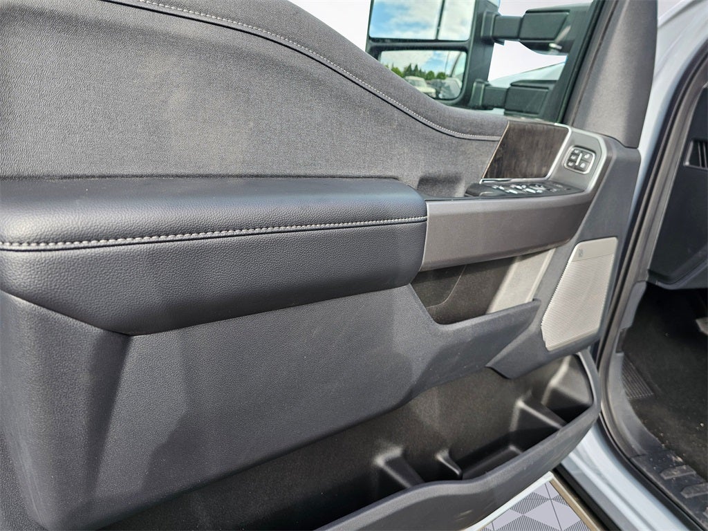 2025 Ford F-350 SD Lariat