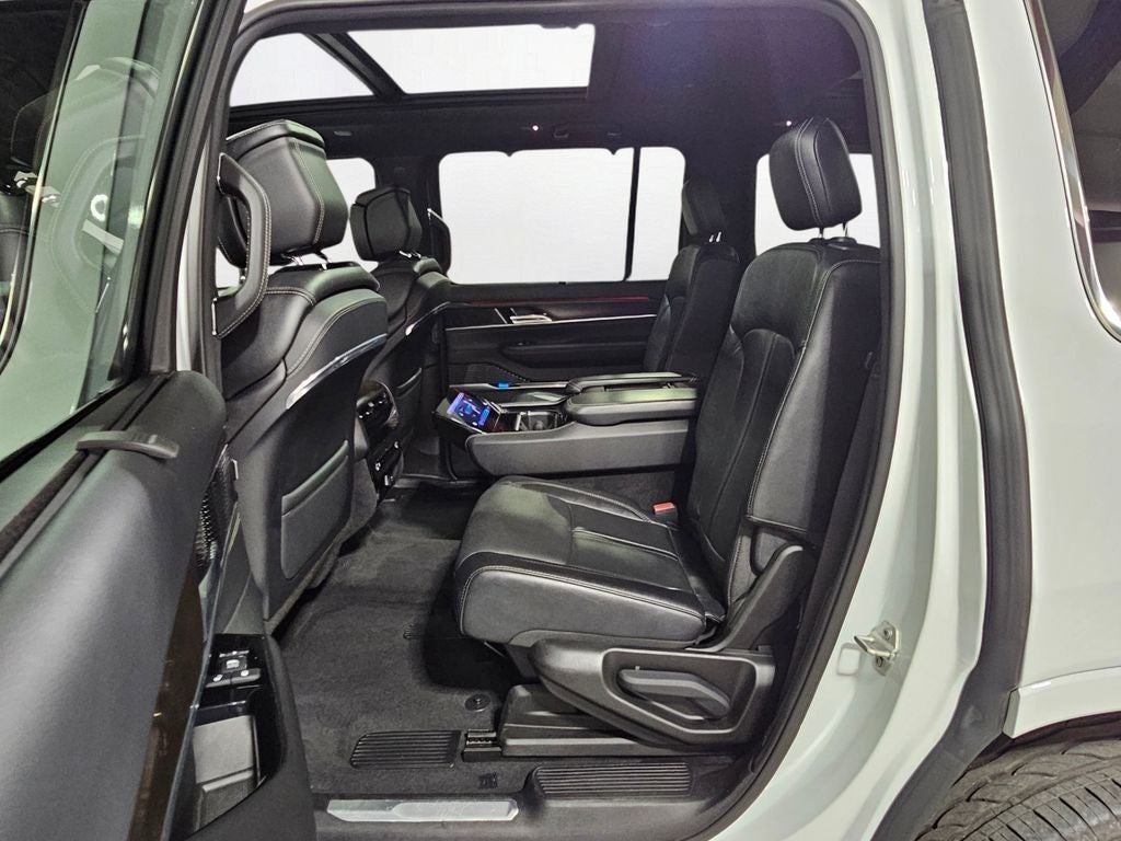 2023 Jeep Grand Wagoneer Base