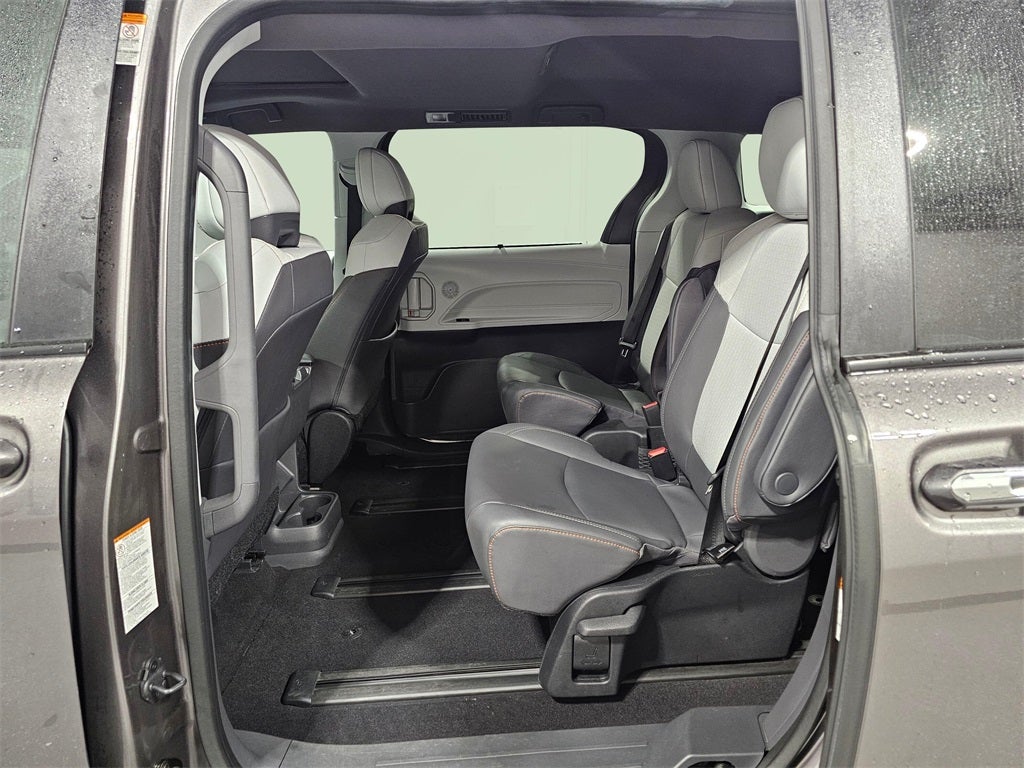 2022 Toyota Sienna LE 8 Passenger