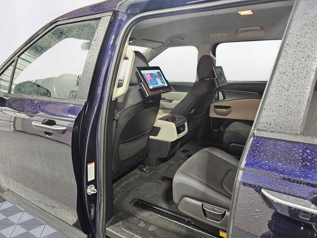 2022 Kia Carnival LX