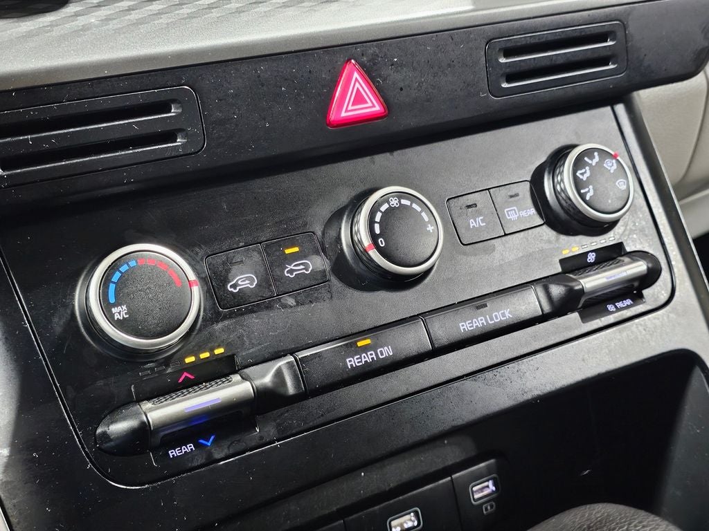 2022 Kia Carnival LX