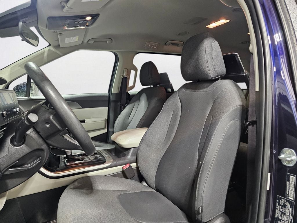 2022 Kia Carnival LX